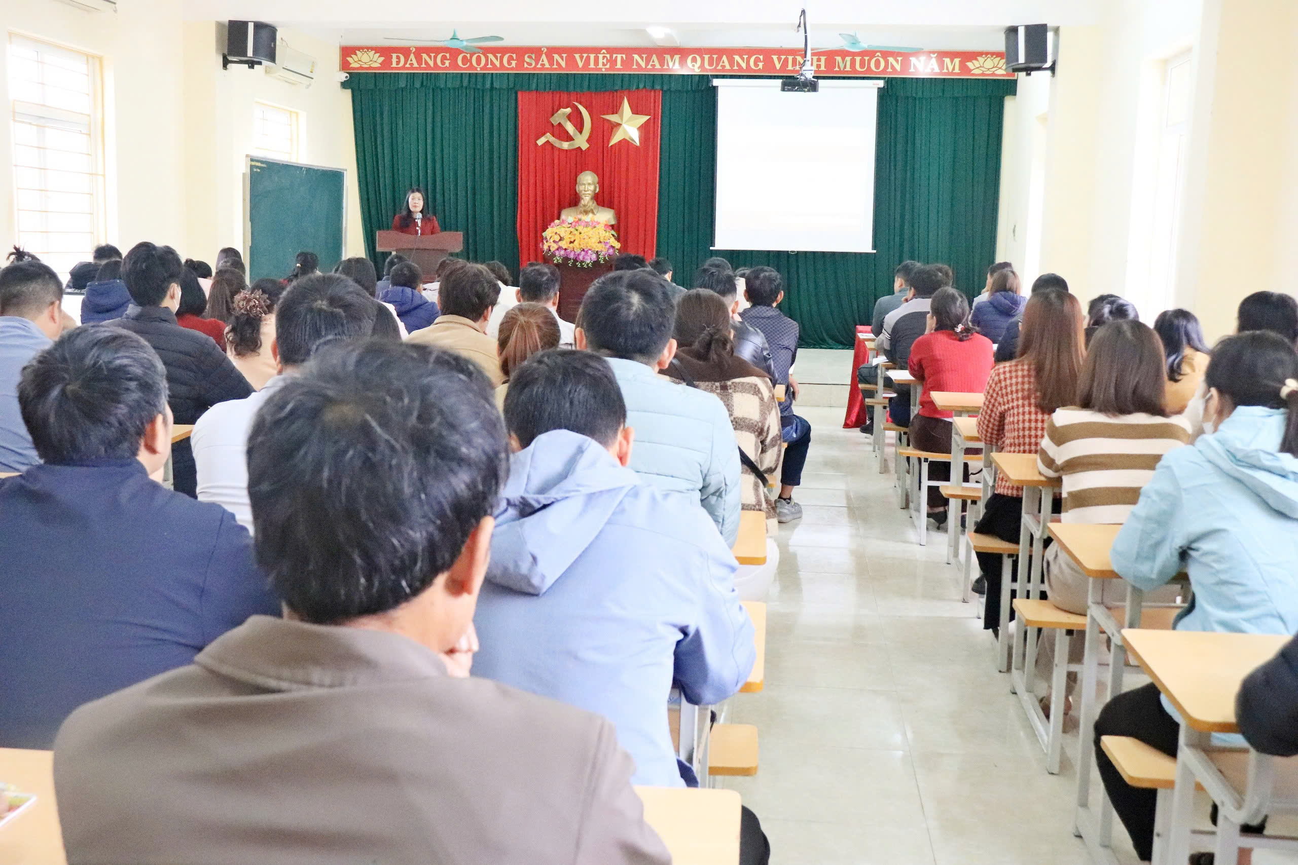 131 quần chúng ưu tú được tham gia bồi dưỡng nhận thức về Đảng năm 2025